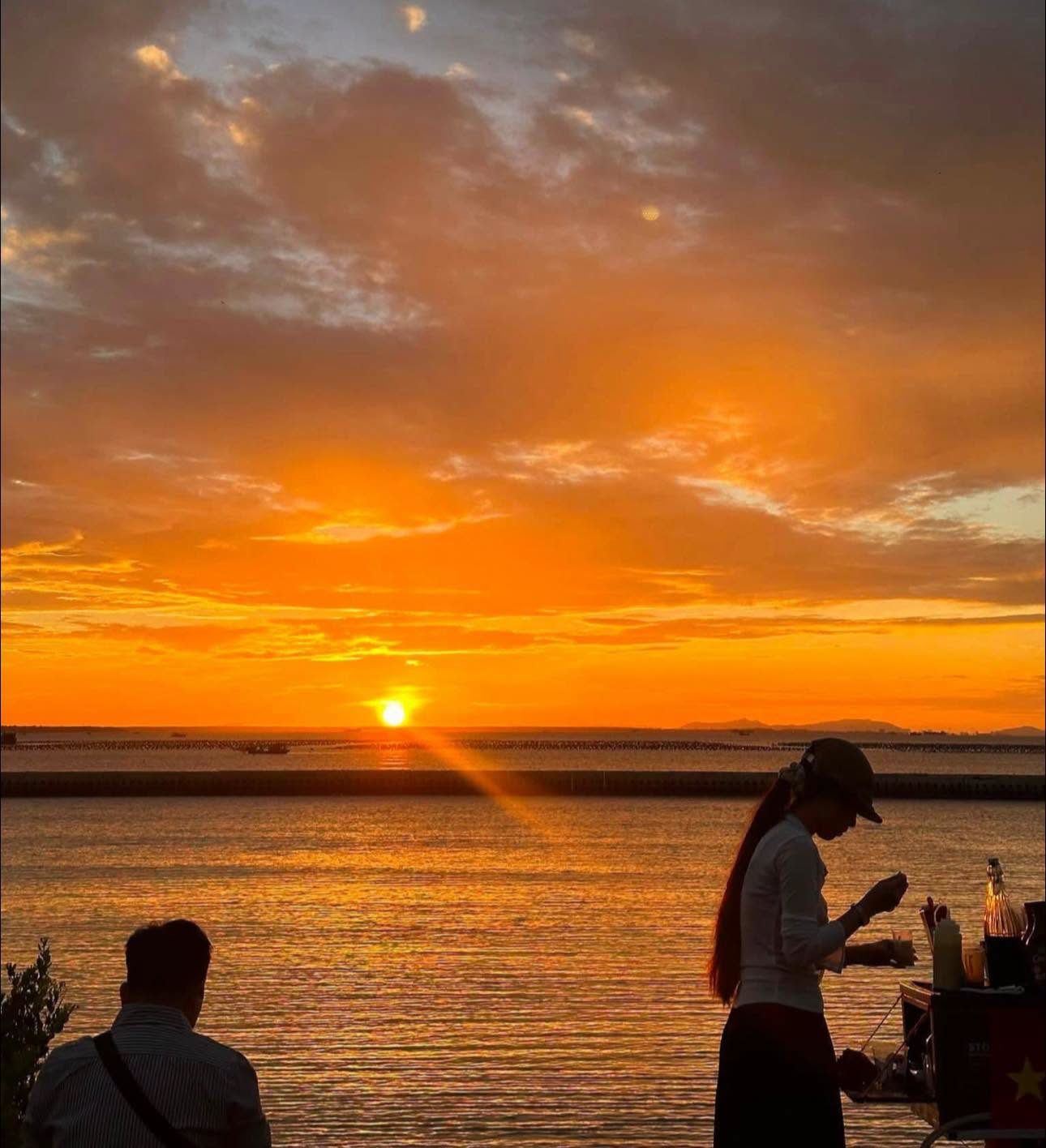 Hoàng hôn trên biển Tân Thành