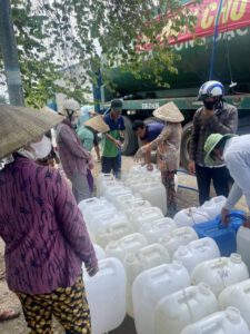 Chuyến xe chở nước ngọt về vùng hạn mặn Gò Công 2024