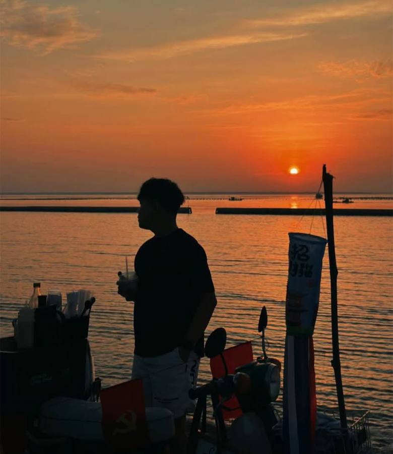 Cafe sáng 5h30 Biển Tân Thành