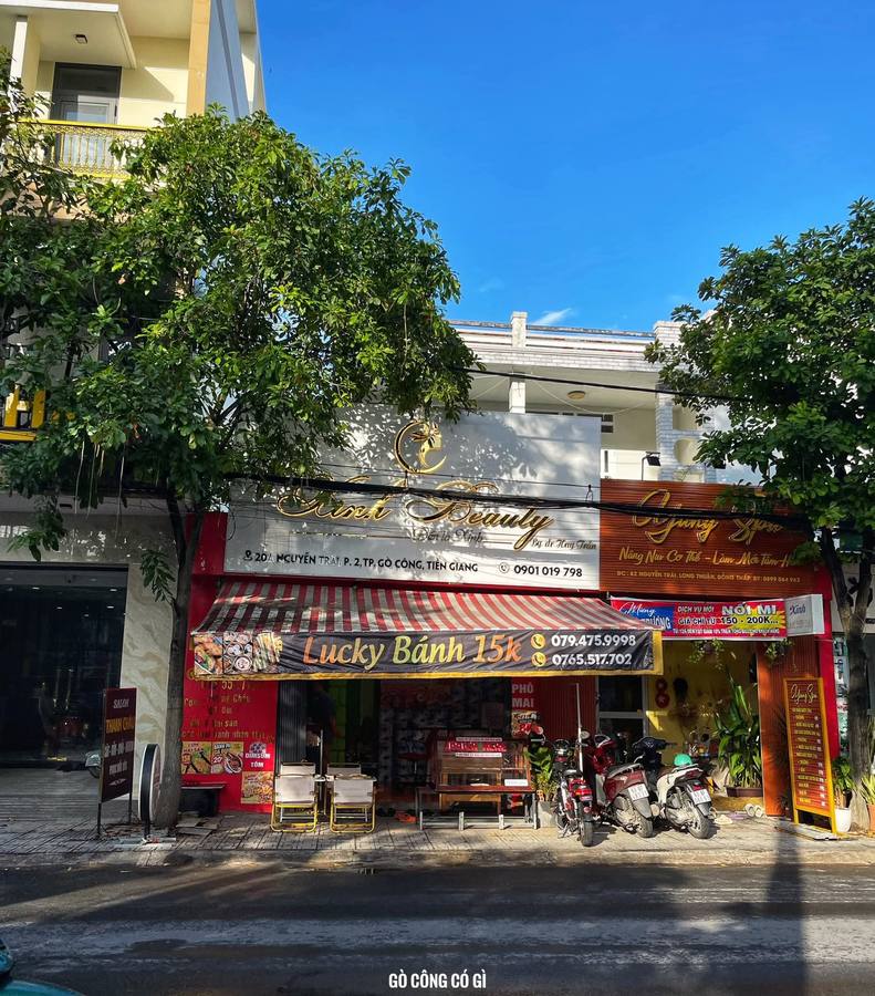 Lucky Bánh 15K — cơm, ăn vặt và buffet chay 40K