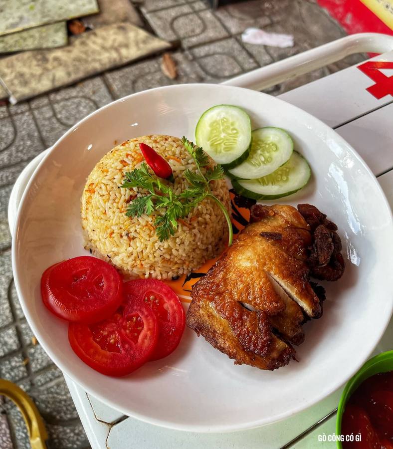 Lucky Bánh 15K — cơm, ăn vặt và buffet chay 40K