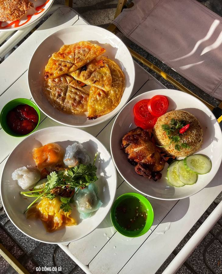Lucky Bánh 15K — cơm, ăn vặt và buffet chay 40K