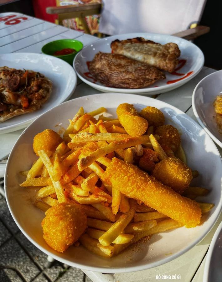 Lucky Bánh 15K — cơm, ăn vặt và buffet chay 40K