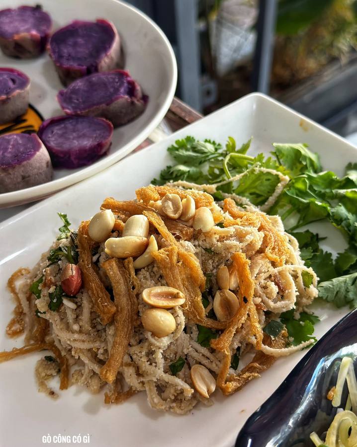Lucky Bánh 15K — cơm, ăn vặt và buffet chay 40K