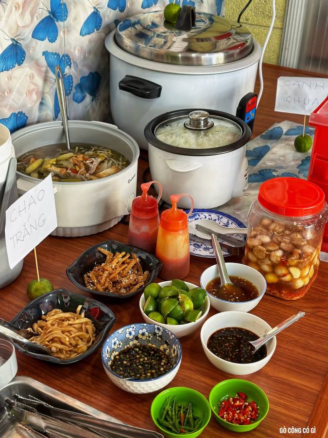 Lucky Bánh 15K — cơm, ăn vặt và buffet chay 40K