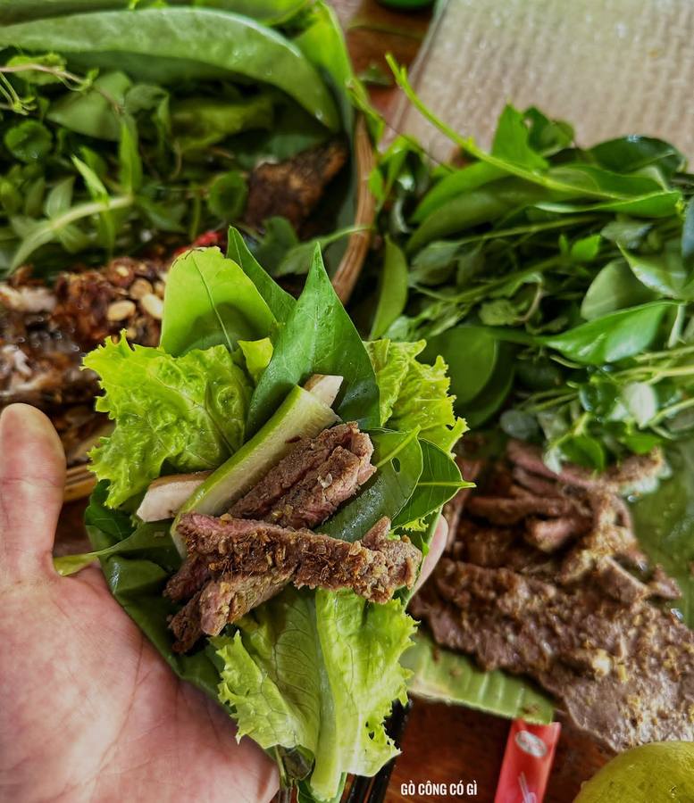 Vườn Rừng Tâm Phúc — bánh xèo cá lóc, cuốn rau rừng