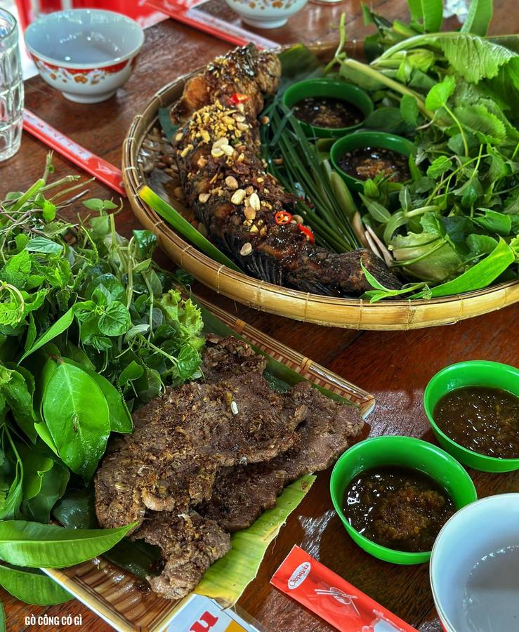 Vườn Rừng Tâm Phúc — bánh xèo cá lóc, cuốn rau rừng