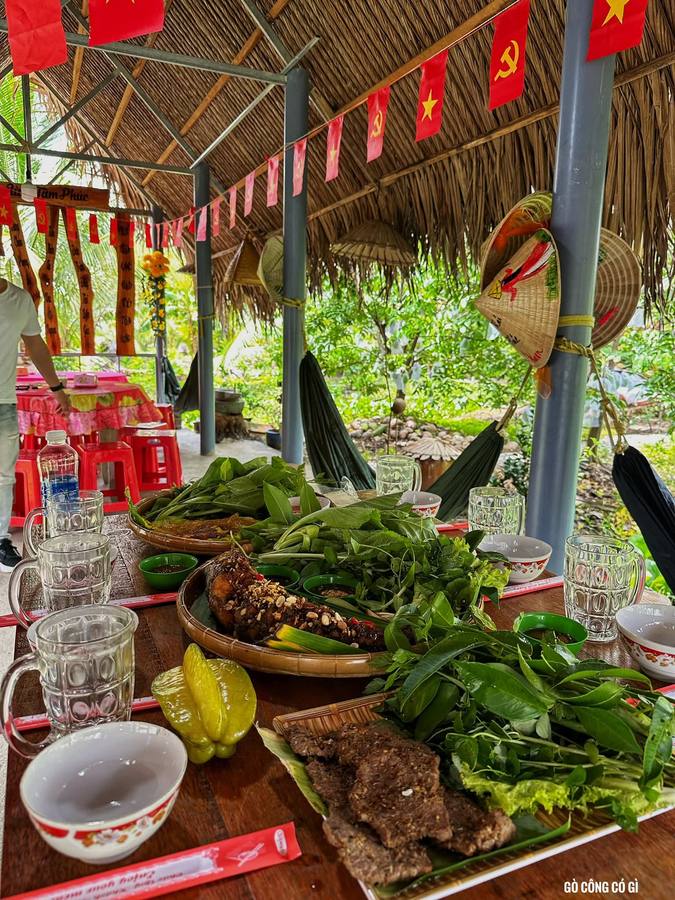 Vườn Rừng Tâm Phúc — bánh xèo cá lóc, cuốn rau rừng