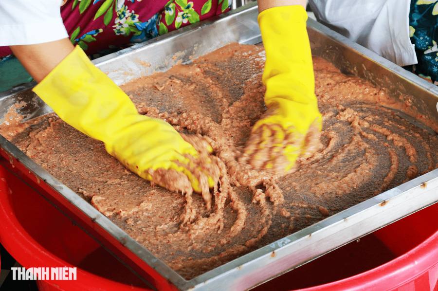 Về Gò Công coi chà tôm ra mắm ngon nức tiếng