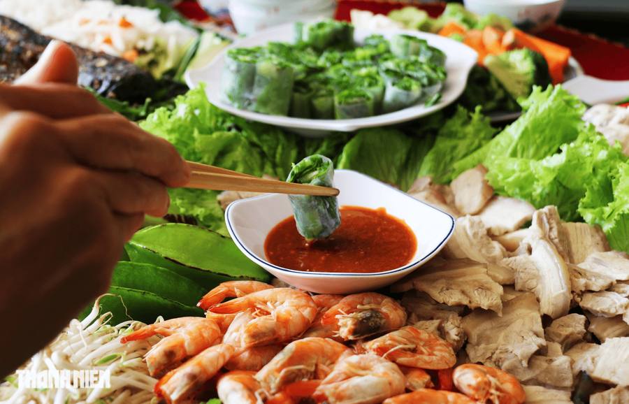Về Gò Công coi chà tôm ra mắm ngon nức tiếng