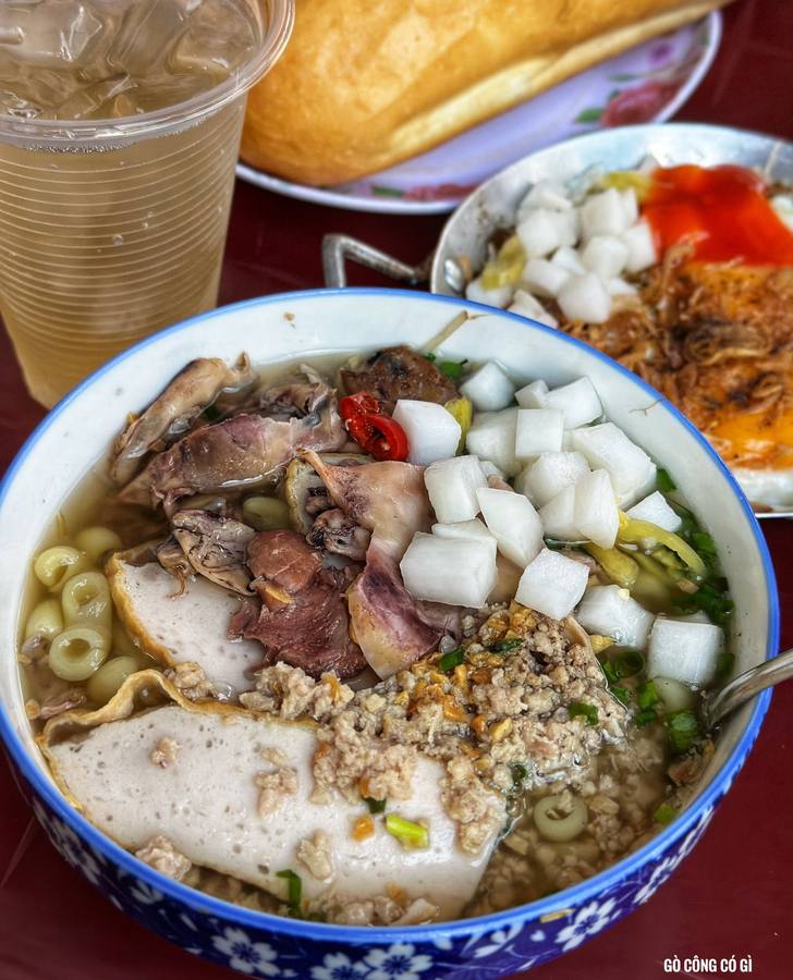 Ốp la Bà 5 — một góc ăn sáng của Gò Công