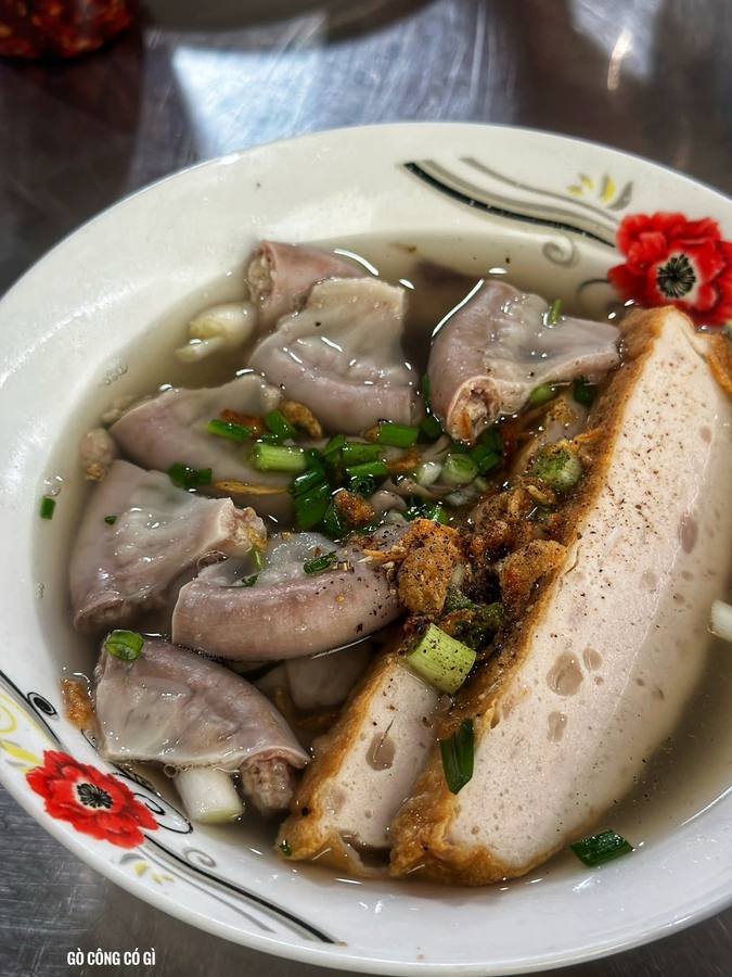 Hủ tiếu, cháo lòng đường Bờ Kinh