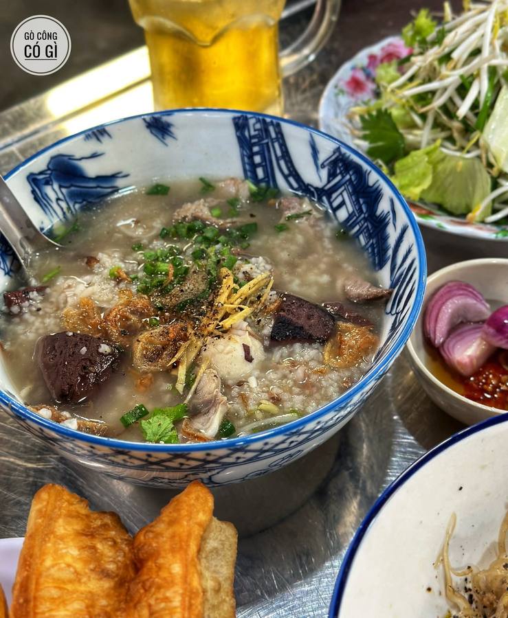 Hủ tiếu, cháo lòng đường Bờ Kinh