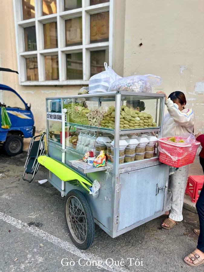 Bánh dân gian cổng chợ mới Gò Công