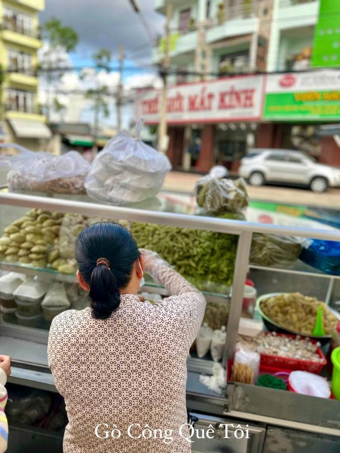 Bánh dân gian cổng chợ mới Gò Công