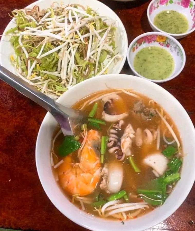 Hủ tiếu mực ở Đồng Sơn