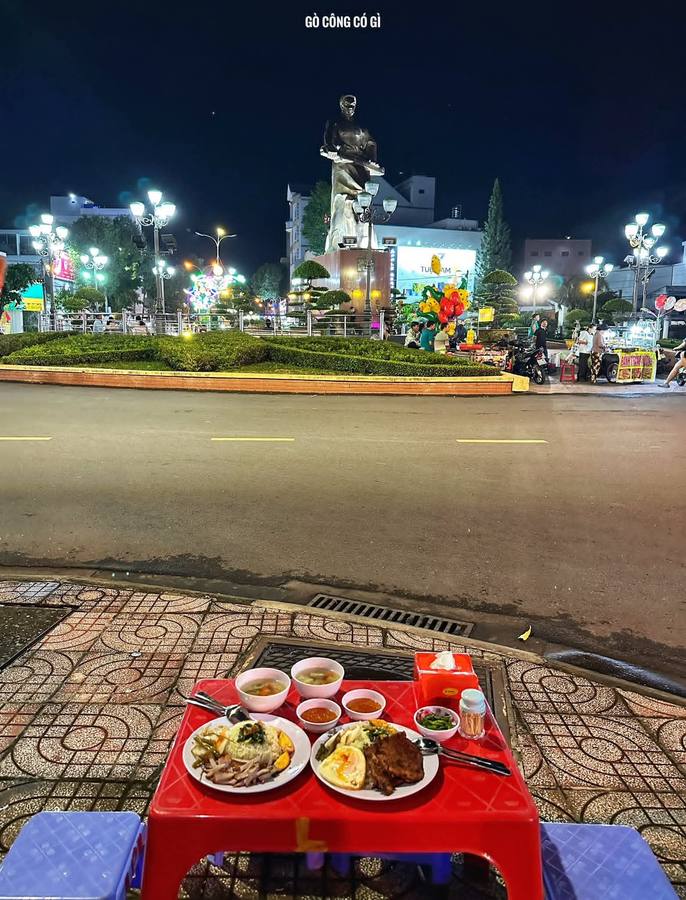 Cơm tấm đêm — Khanh Da Đen