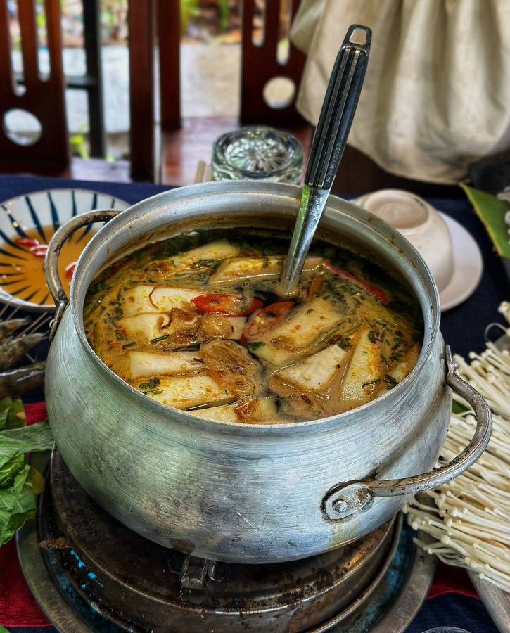 Nhà Bên Sông — nghe tên đã thấy muốn ăn một bữa cơm quê