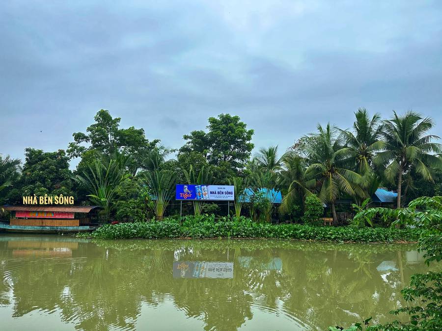 Nhà Bên Sông — nghe tên đã thấy muốn ăn một bữa cơm quê