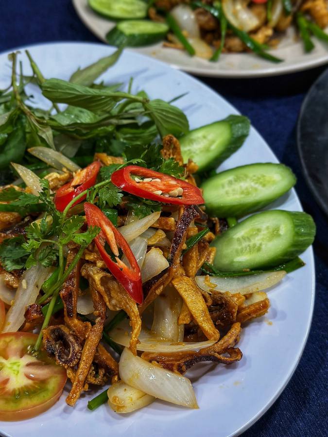 Nhà Bên Sông — nghe tên đã thấy muốn ăn một bữa cơm quê