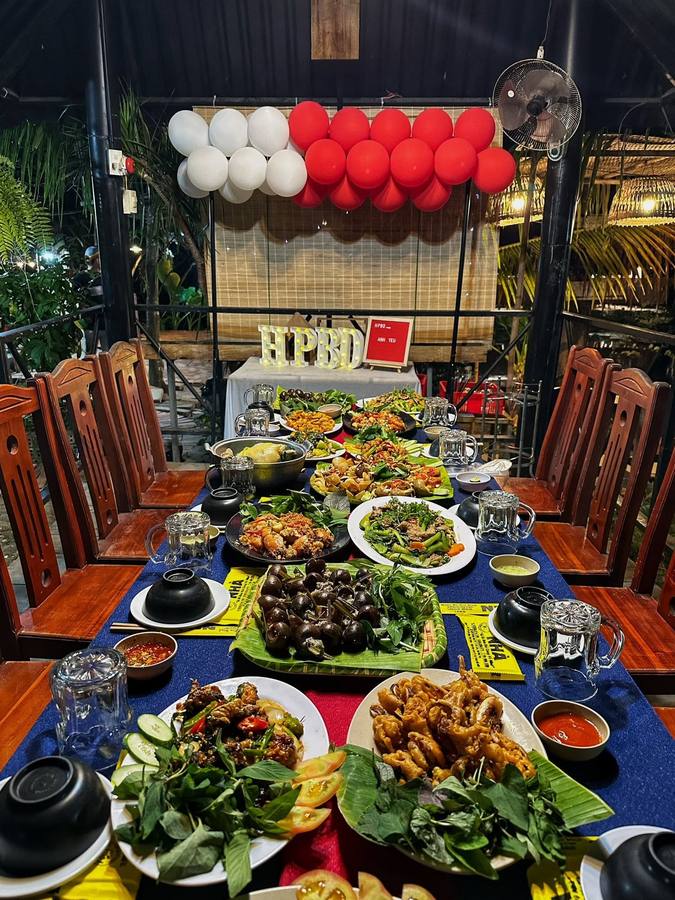 Nhà Bên Sông — nghe tên đã thấy muốn ăn một bữa cơm quê