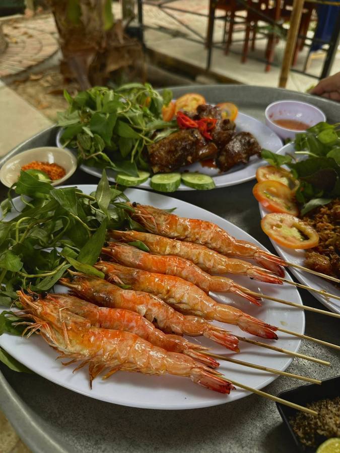 Nhà Bên Sông — nghe tên đã thấy muốn ăn một bữa cơm quê