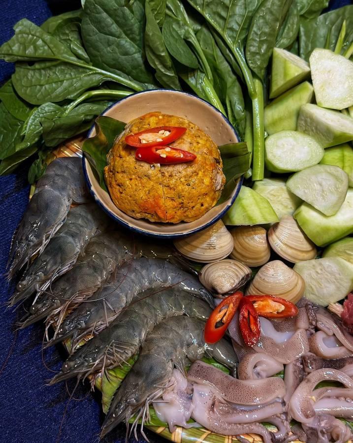 Nhà Bên Sông — nghe tên đã thấy muốn ăn một bữa cơm quê