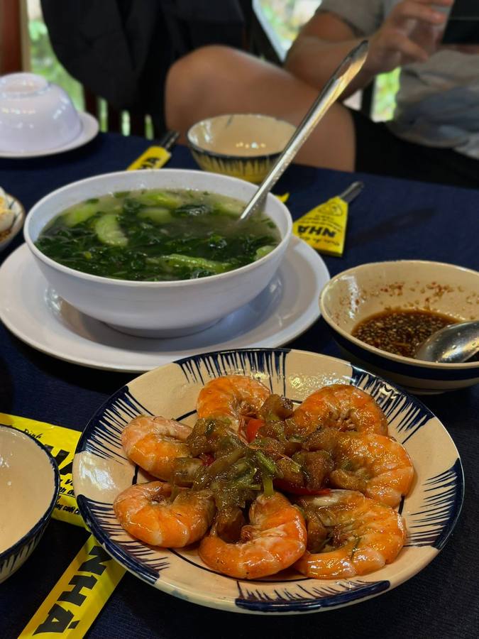 Nhà Bên Sông — nghe tên đã thấy muốn ăn một bữa cơm quê