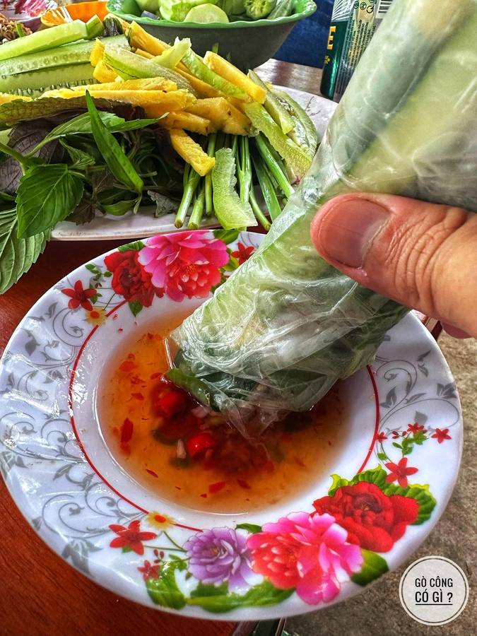 Nhà Bên Sông — nghe tên đã thấy muốn ăn một bữa cơm quê