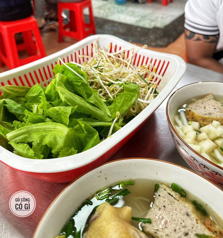 Hủ tiếu gà lò chả Duy Trường