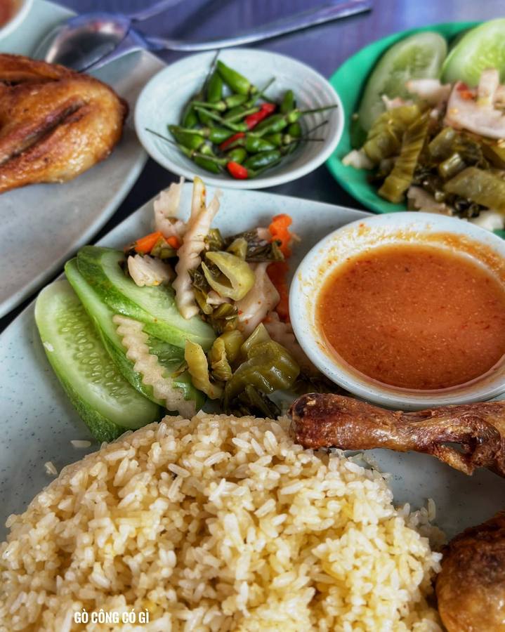 Cơm gà xối mỡ Linh Lan